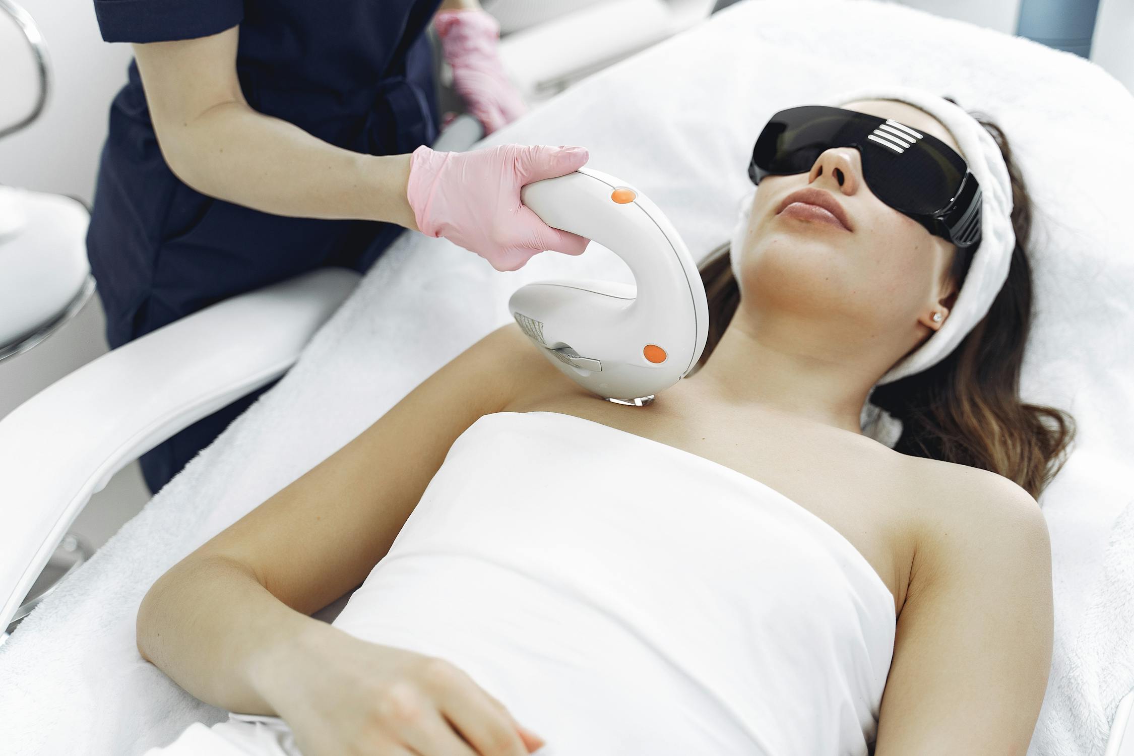 Article Image for Non-invasive laser skin rejuvenation for acne scars with quick recovery