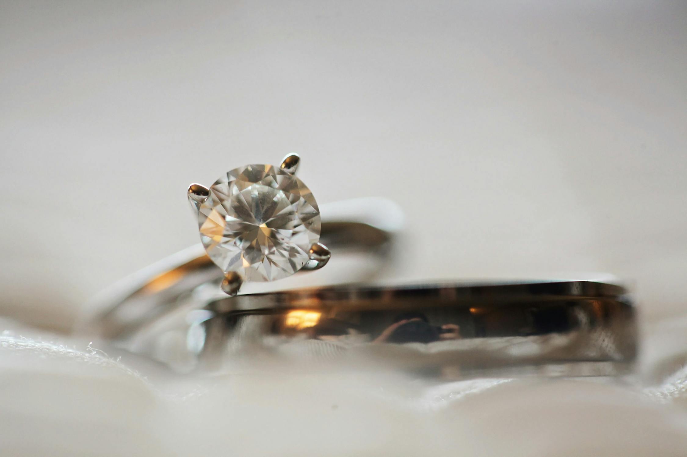 Article Image for Choosing a 1 Carat Diamond Ring: What to Know Before You Buy